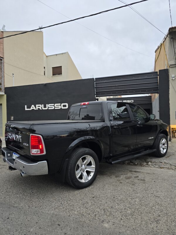 RAM LARAMIE 5.7 V8 - 2022 - Image 3