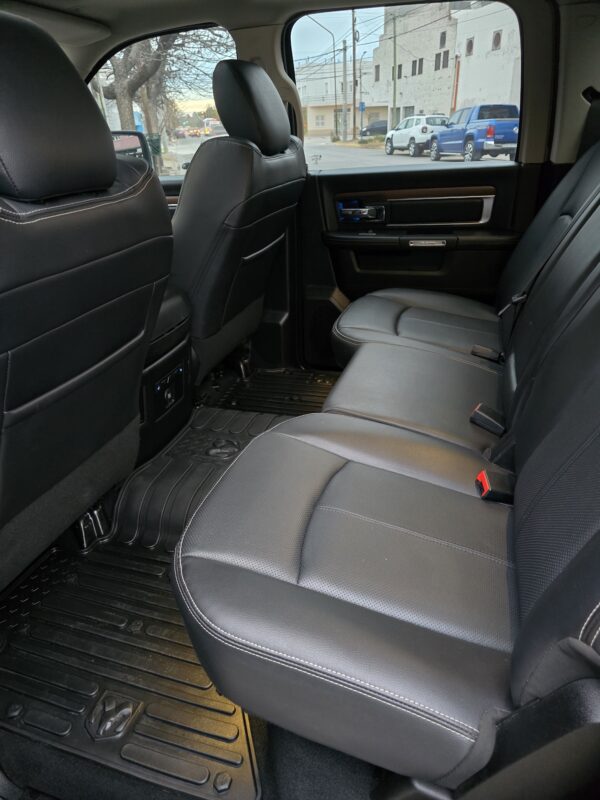 RAM LARAMIE 5.7 V8 - 2022 - Image 5