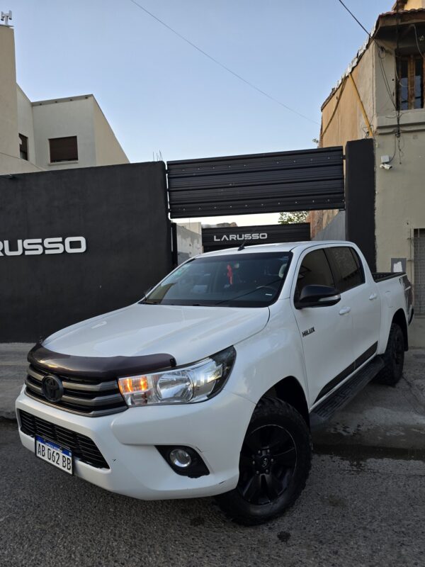 HILUX SR 2.8 MT - 4X4